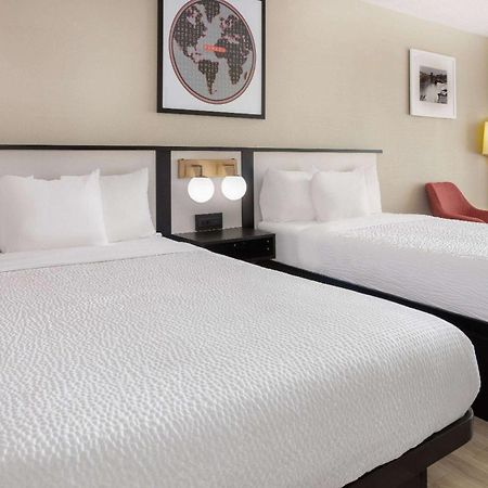 Ramada By Wyndham Rome - Verona Exterior photo