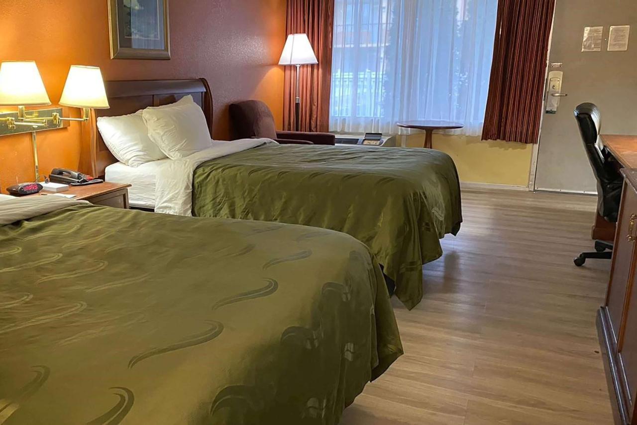 Ramada By Wyndham Rome - Verona Exterior photo