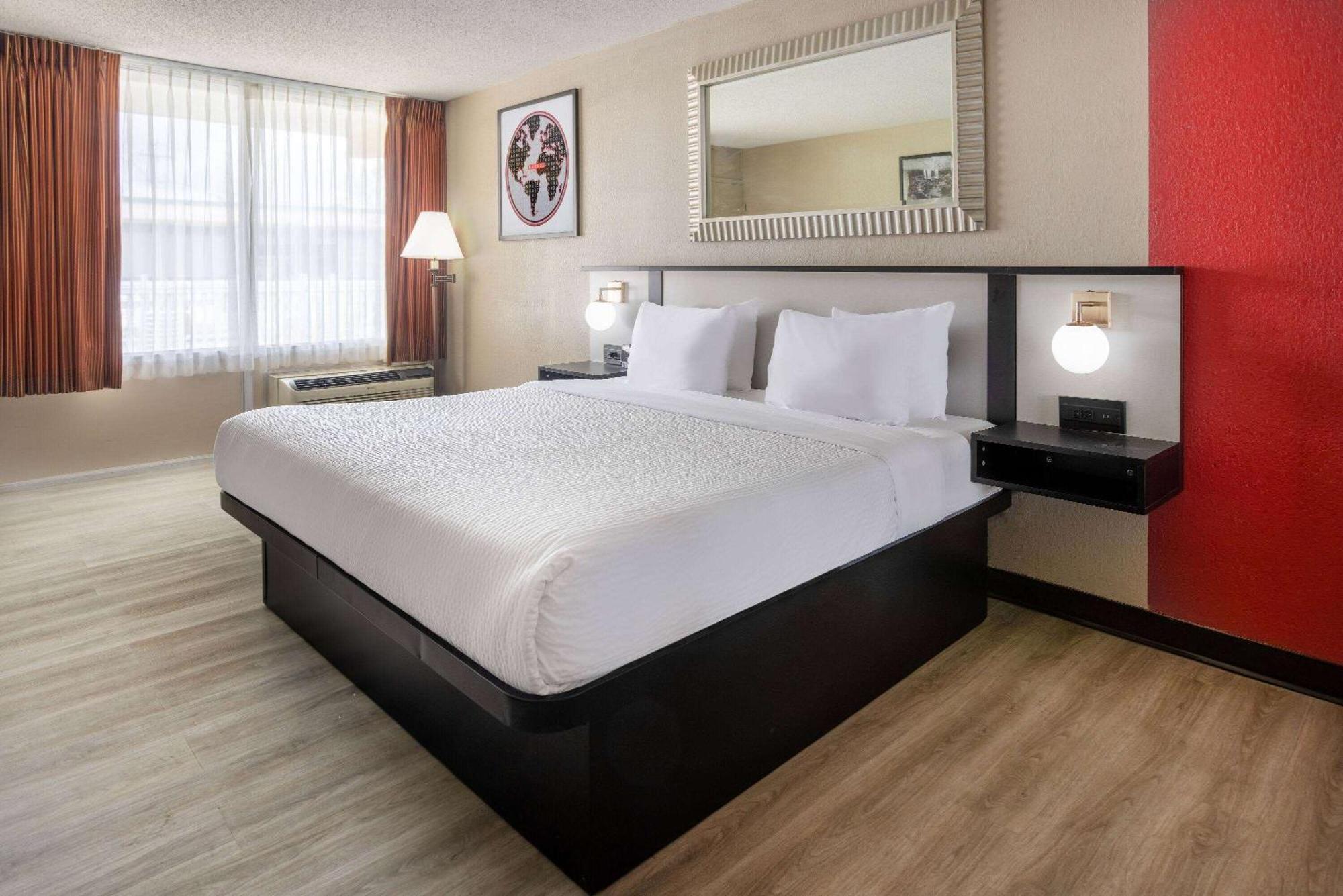 Ramada By Wyndham Rome - Verona Exterior photo
