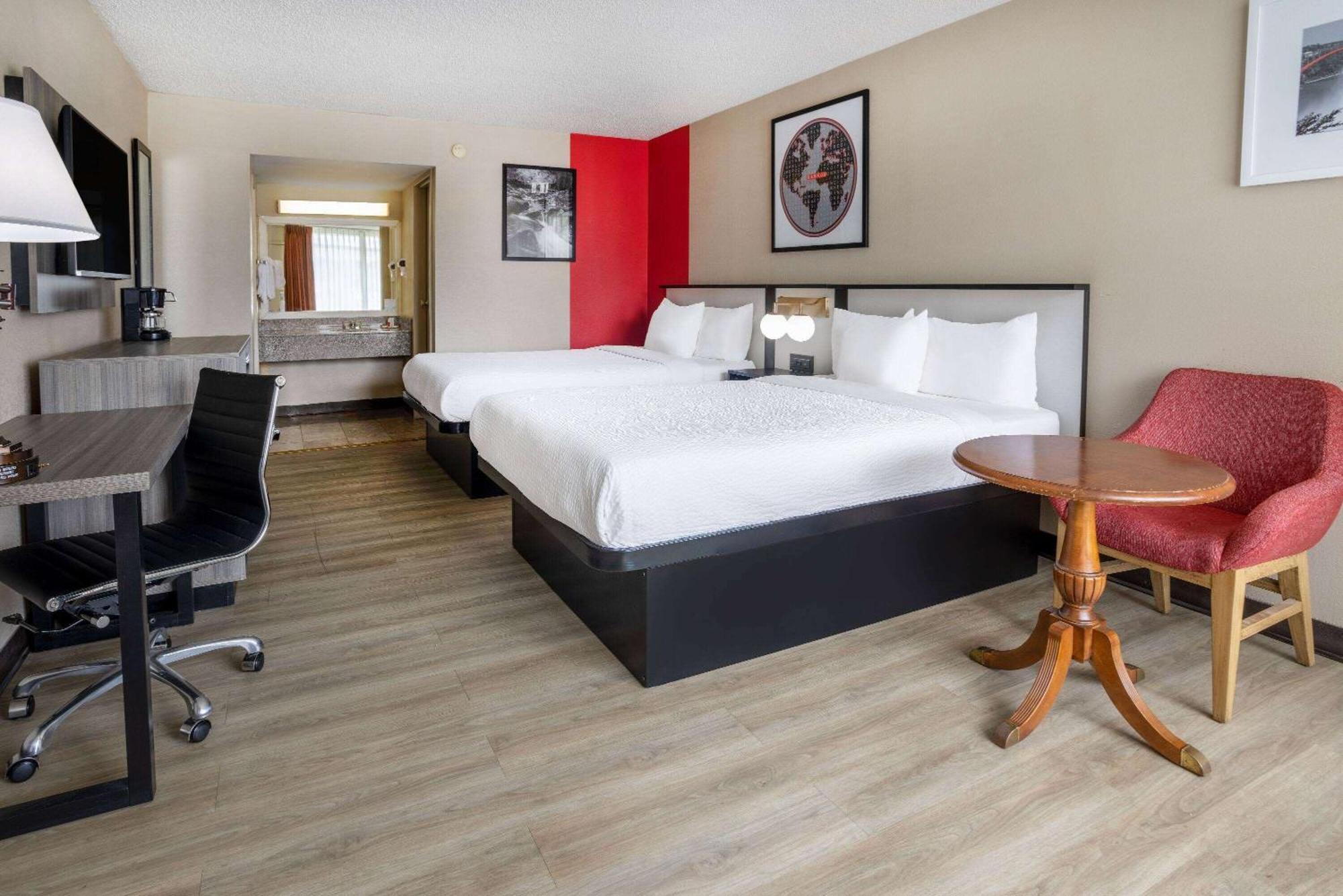 Ramada By Wyndham Rome - Verona Exterior photo