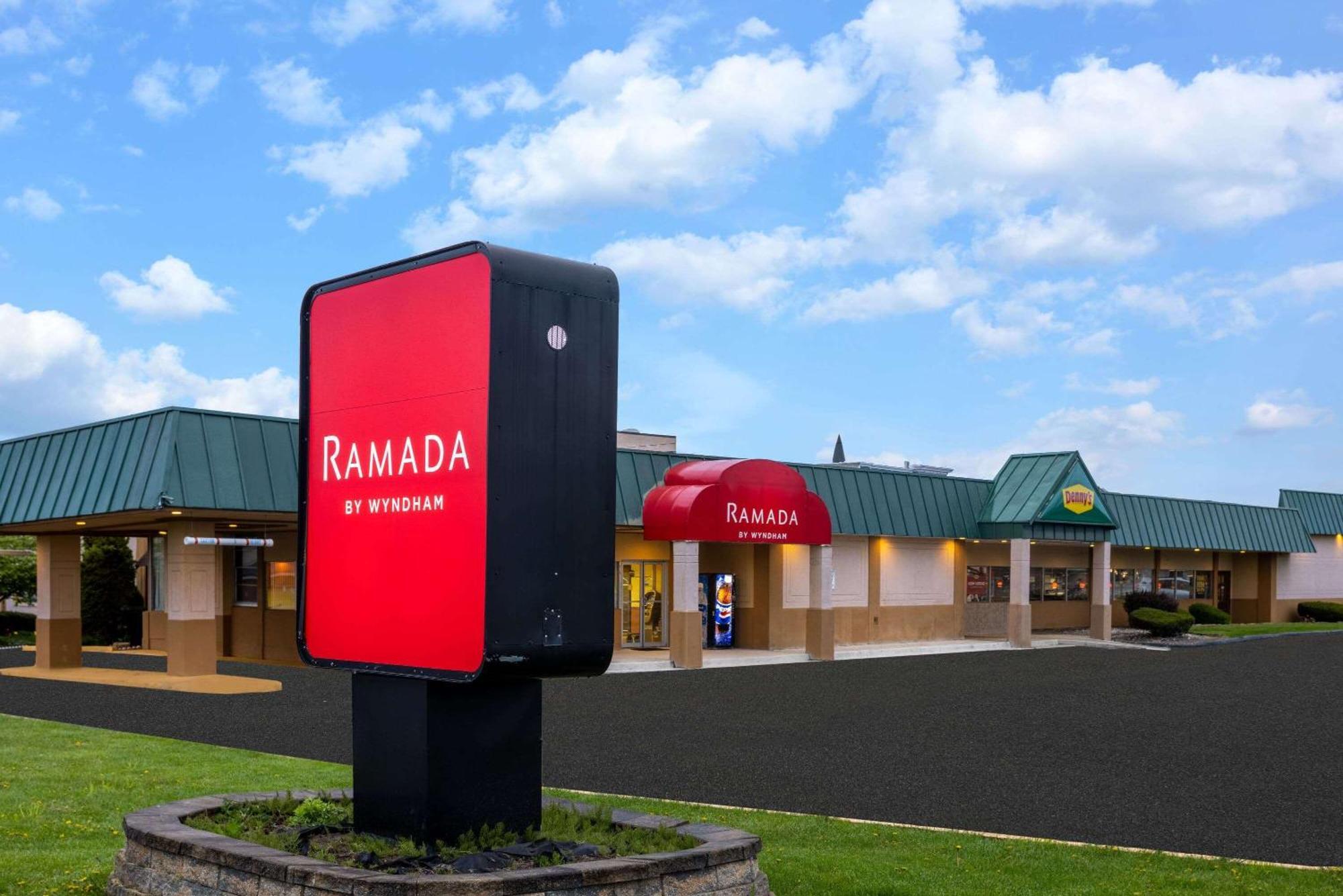 Ramada By Wyndham Rome - Verona Exterior photo