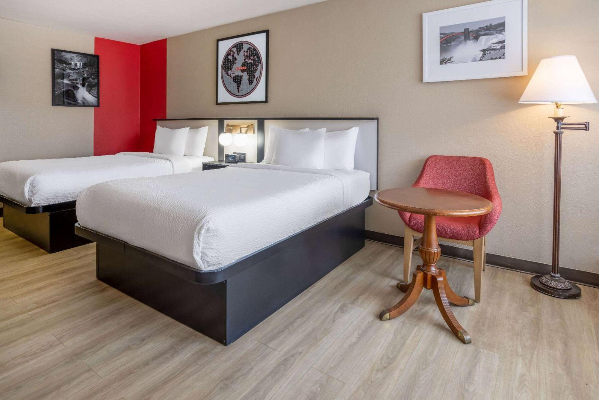 Ramada By Wyndham Rome - Verona Exterior photo