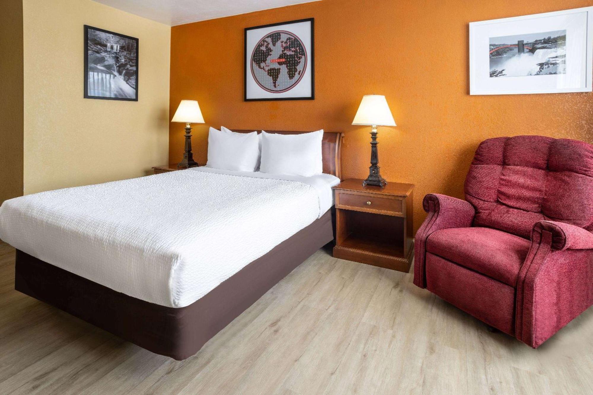 Ramada By Wyndham Rome - Verona Exterior photo